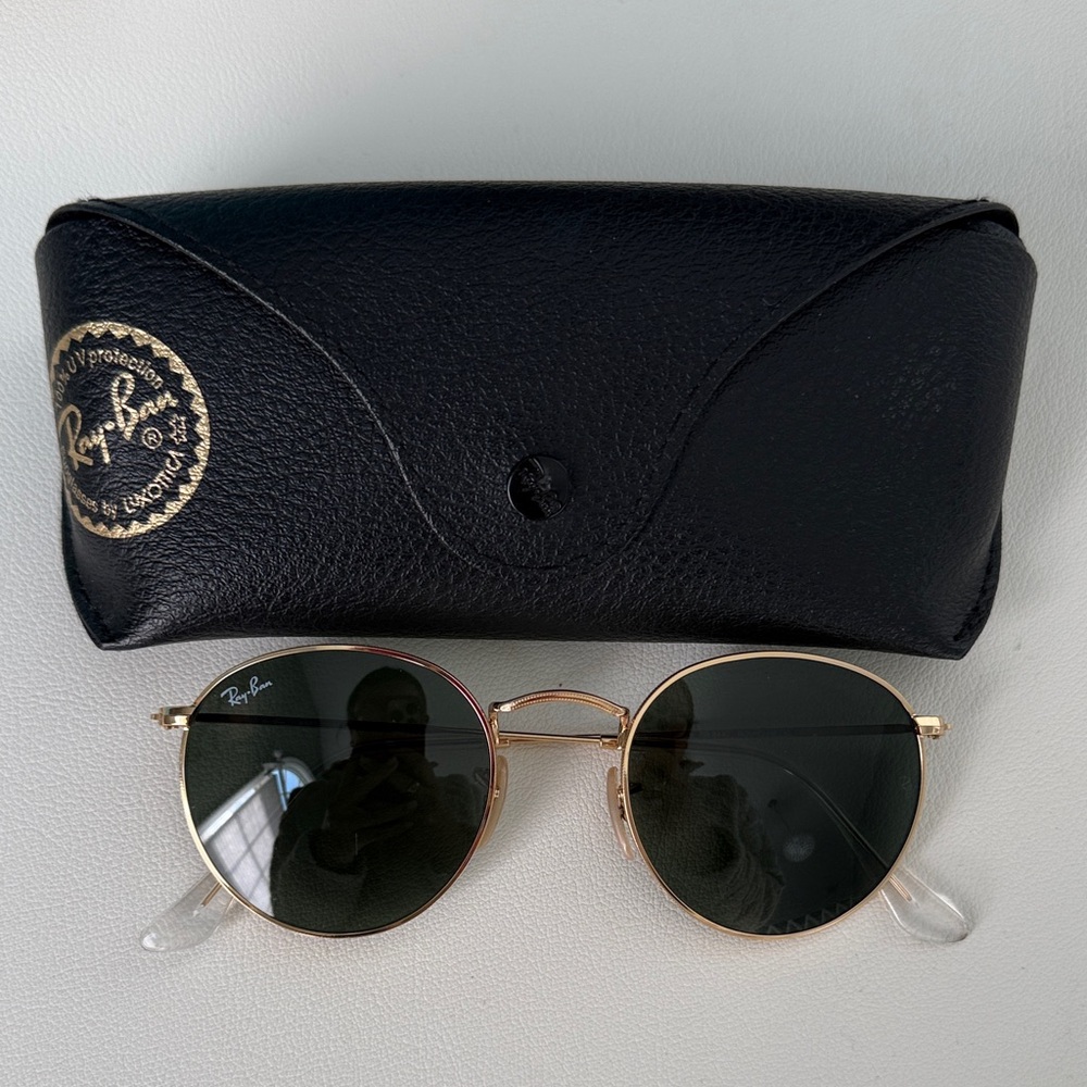 Ray-Ban Round Metal Sunglasses. Gold Frame with Green Lenses (non-polarized)